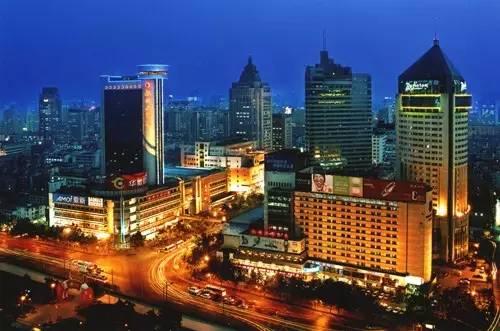 杭州武林广场吃瓜事件,一场引发热议的街头现象揭秘